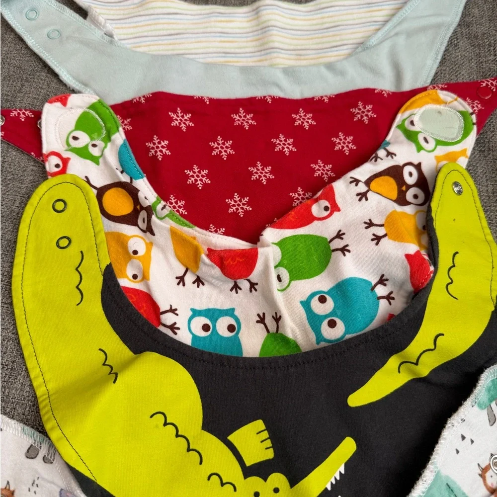 6 cloth bibs and 2 Silicone Baby Bib Set (8 total) GUC Mixed Brands